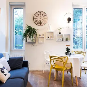 charm-and-comfort-in-the-quartier-latin-apartment.fr-paris.fr/